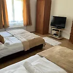 Francesco Apartmanhaz דירה *