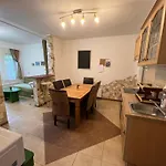 Francesco Apartmanhaz דירה ולנצה