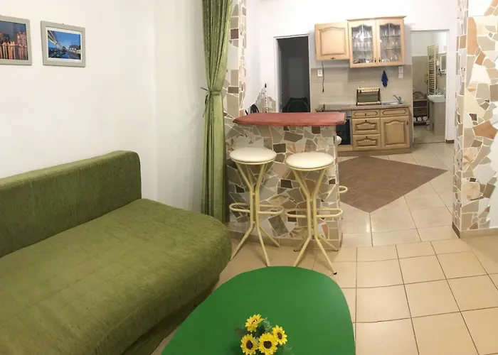 Francesco Apartmanhaz Διαμέρισμα *
